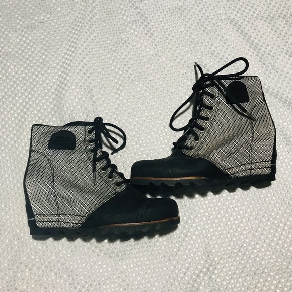 Sorel Womens Lexie Ankle Boots
Booties Black White Leather Cap Toe
Lace Up - Picture 3 of 12